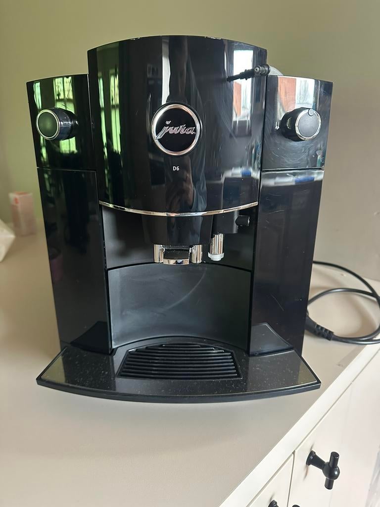 Jura D6, 10 kopjes of meer, Koffiemachine, Koffiebonen, Zo goed als nieuw