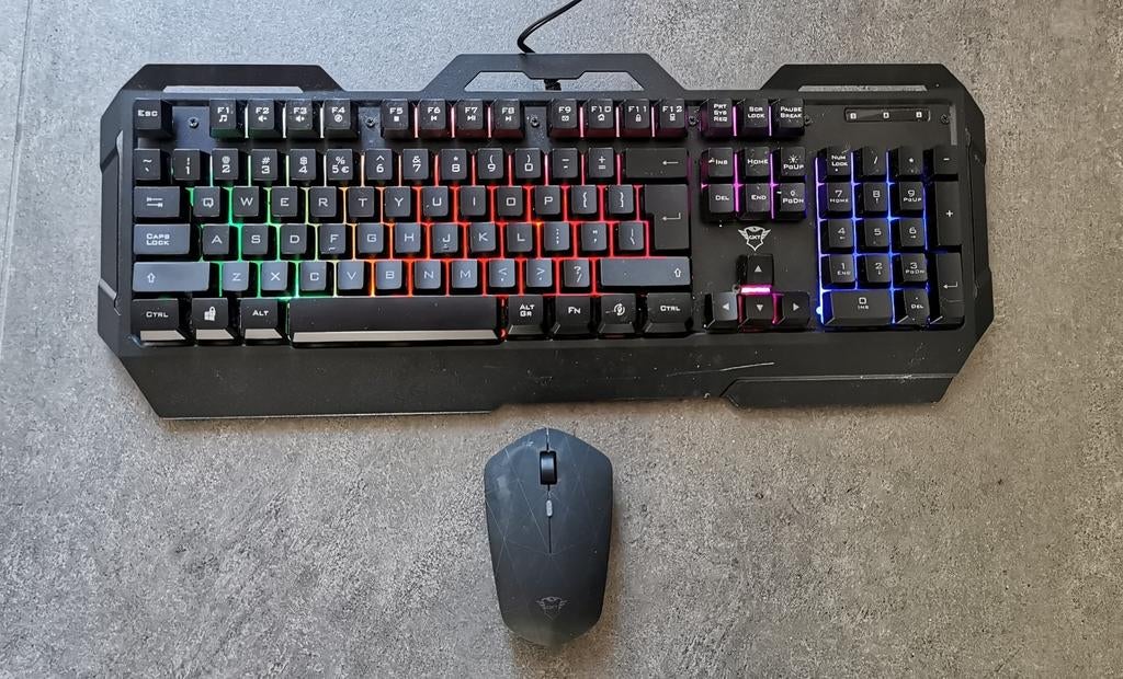 Trust Clavier GXT856 TORAC GAMING + souris, Ophalen of Verzenden, Qwerty, Gebruikt, Gaming toetsenbord
