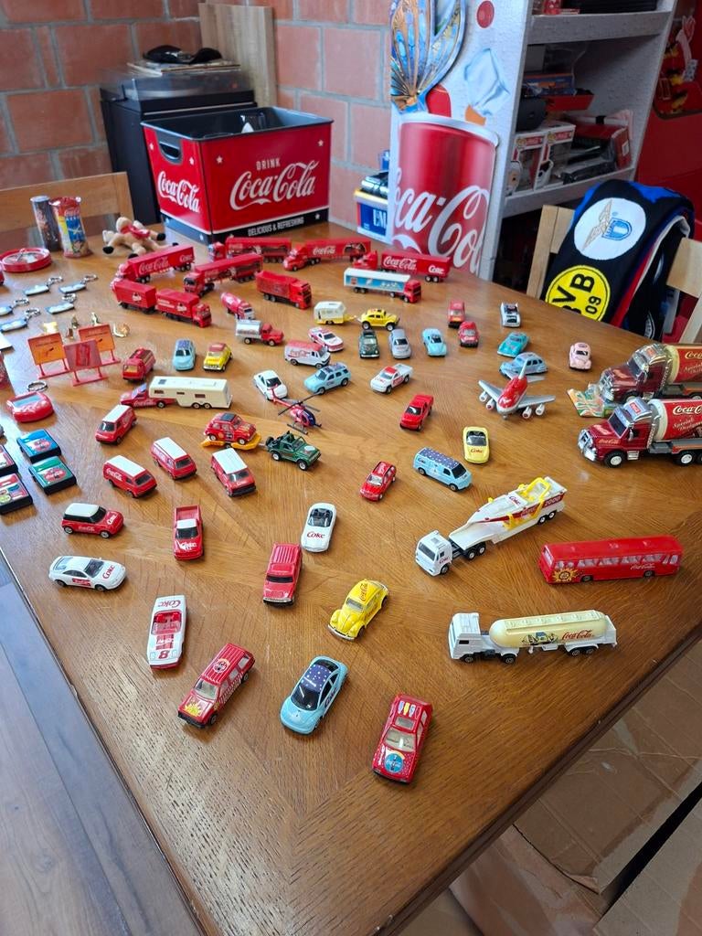 Collectie speelgoedvoertuigjes en toebehoren van Coca Cola, Ophalen of Verzenden