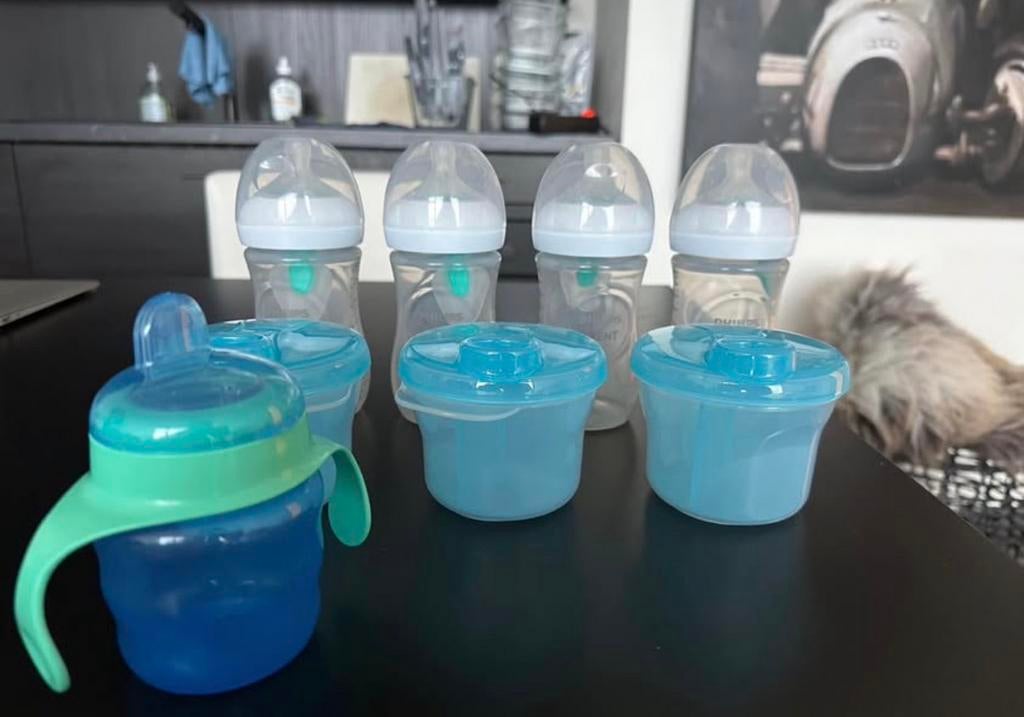 Lot de biberon, distributeur et tasse Philips Avent, Enlèvement ou Envoi, Comme neuf