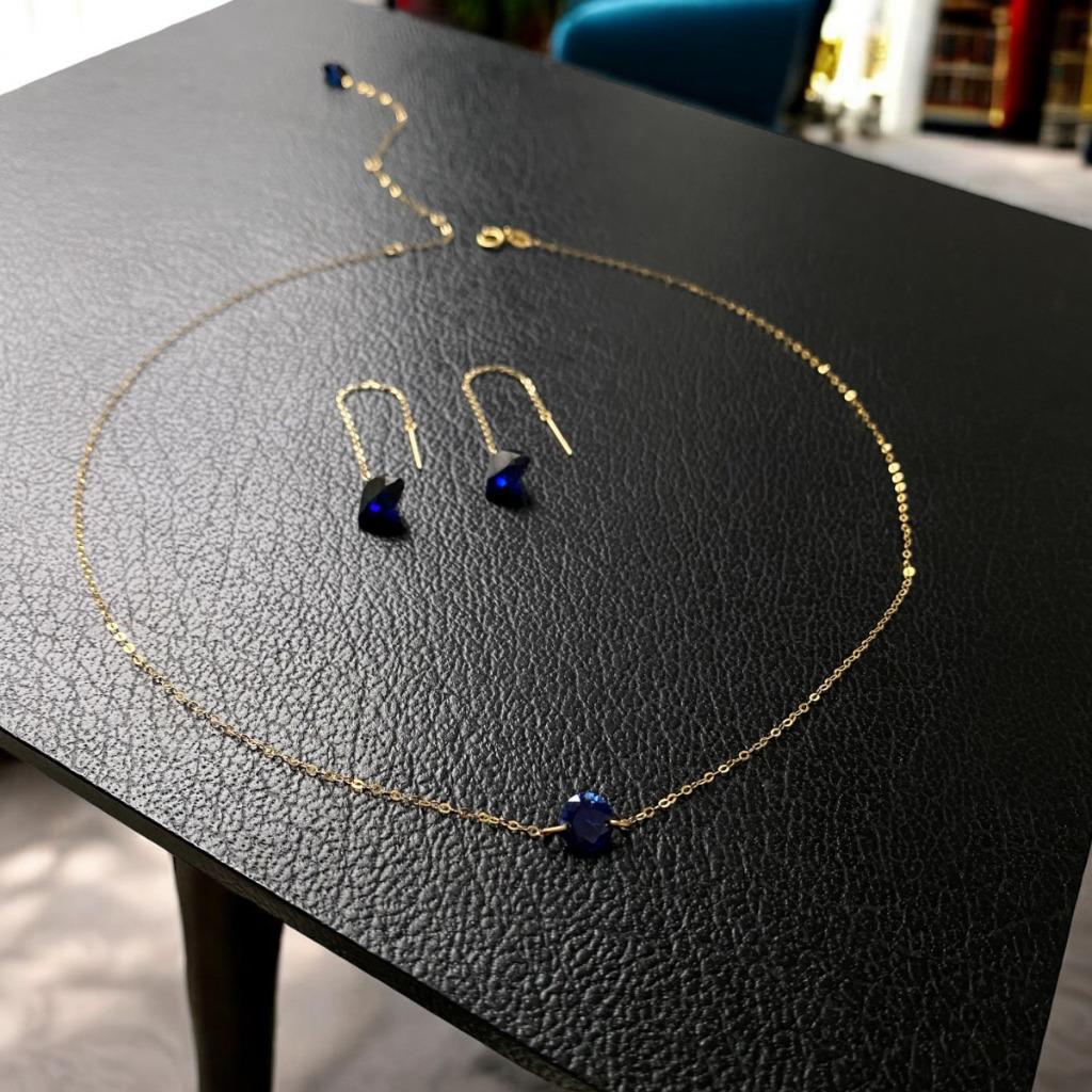 Setje oorbellen + ketting met hangers saffier  18K geel goud, Blauw, Nieuw, Ophalen of Verzenden, Verstelbaar