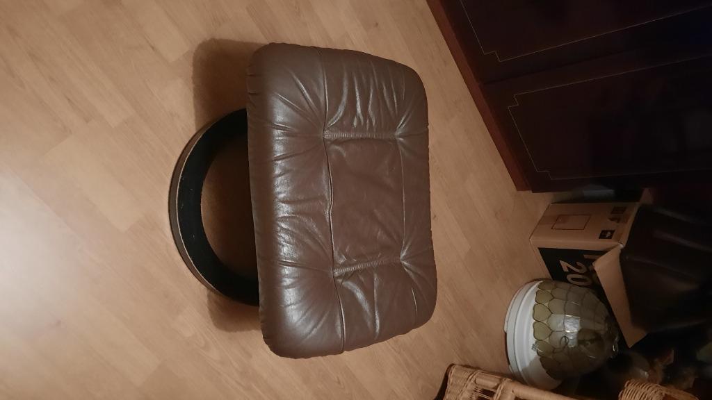 2 dezelfde bruine relaxzetels,  verstelbaar en voetenbank, Enlèvement