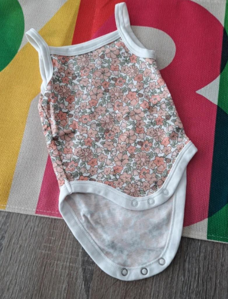 C&A zomerse body met bloemetjes 56, Enfants & Bébés, Vêtements de bébé | Taille 56, C&A, Enlèvement ou Envoi, Comme neuf, Vêtements de nuit ou Sous-vêtements