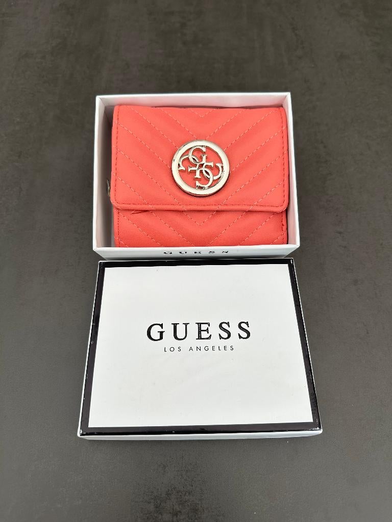 Portefeuille Guess Dusty rose NEUF, Bijoux, Sacs & Beauté, Porte-monnaie & Portefeuilles, Neuf, Guess, Rose, Avec fermeture à pression
