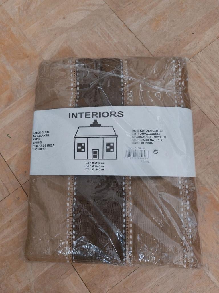 Nappes nouveau grand tre jolie à tissu brodée 2m40x1m50, Ophalen, Zo goed als nieuw