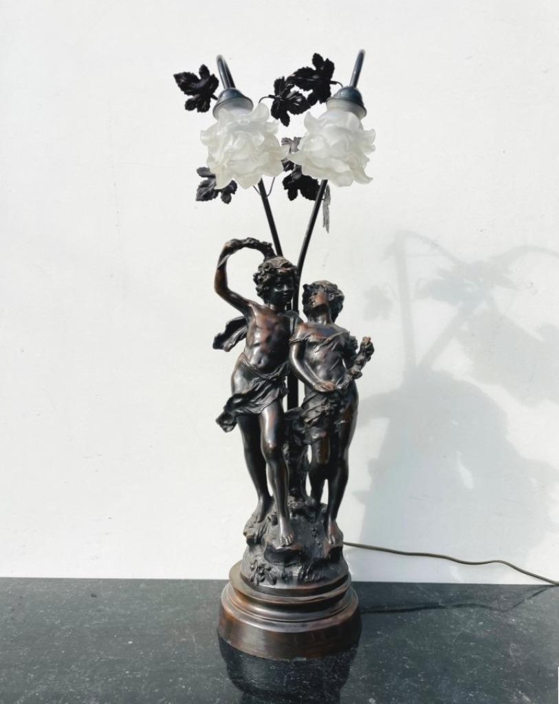Grande lampe d'après Auguste Moreau style Art Nouveau 1900, Enlèvement ou Envoi, Comme neuf, Verre, Art Nouveau