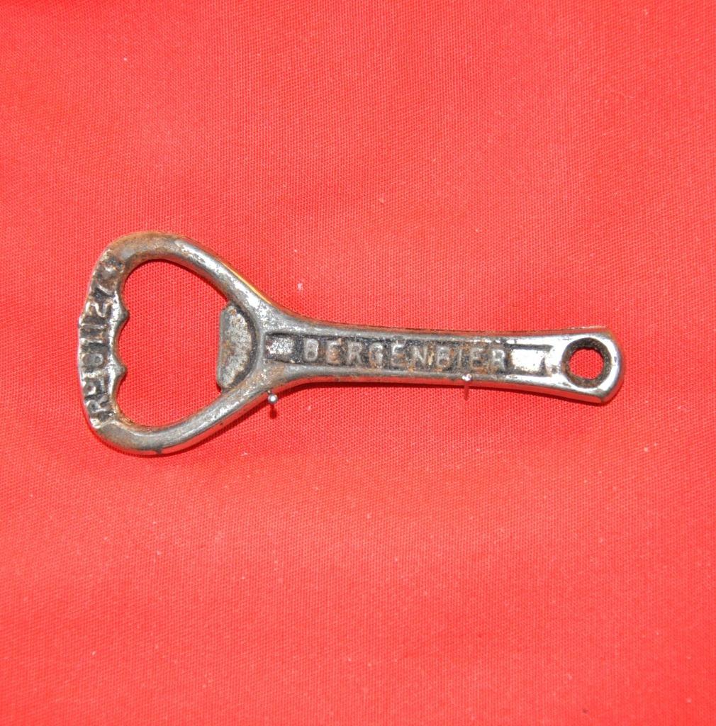 ancien decapsuleur en metal bergenbier (x2112)), Enlèvement ou Envoi, Utilisé, Ouvre-bouteille, Autres marques