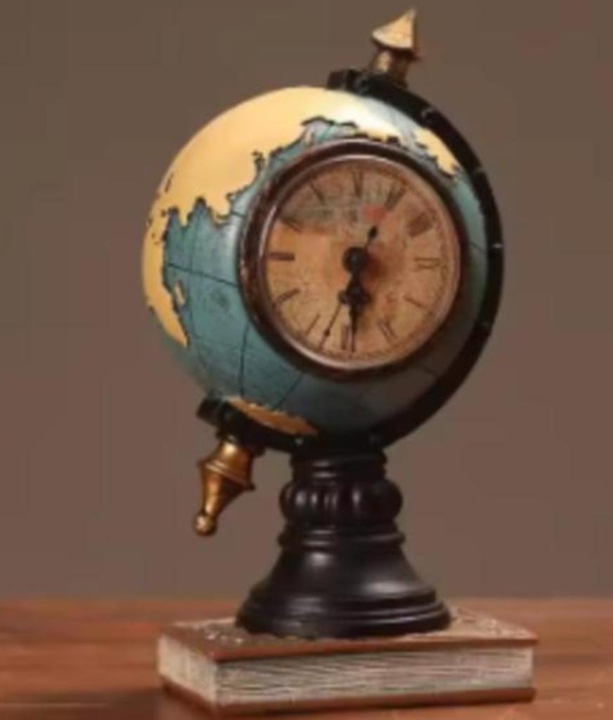 Prachtige vintage bureauklok wereldkaart blauw (24cm, Antiek en Kunst, Antiek | Klokken, Ophalen of Verzenden