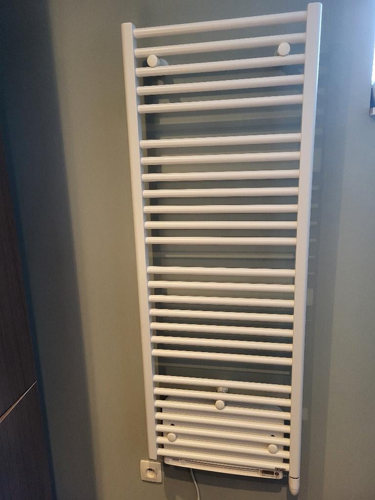 Vasco handdoekdroger 133x50cm, Ophalen, Radiator, Minder dan 60 cm, Zo goed als nieuw