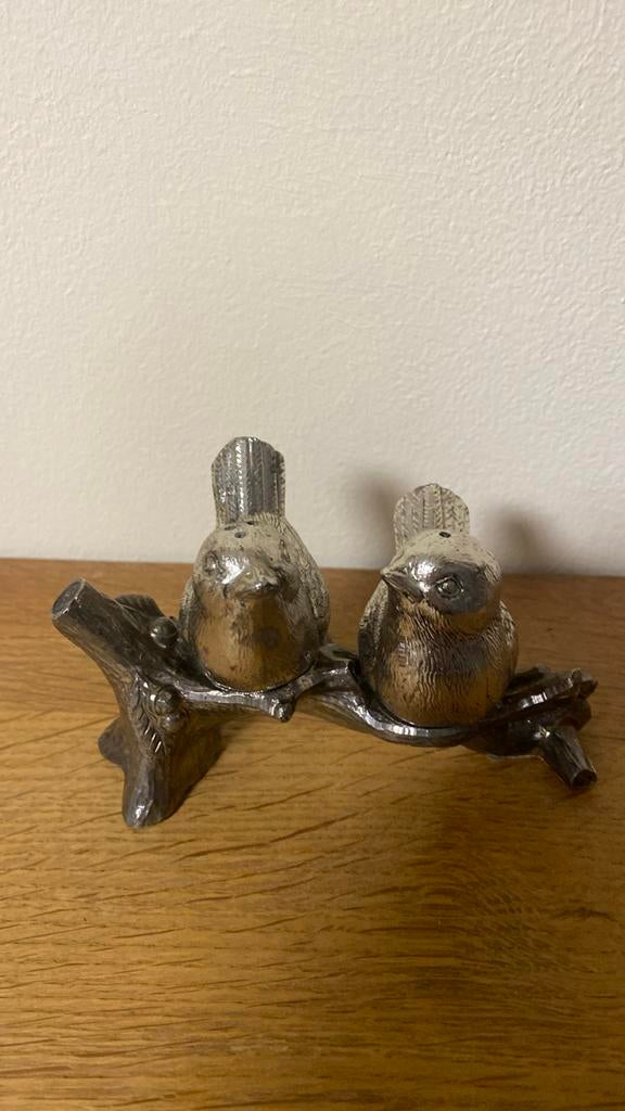 Paire d ancienne oiseaux sel et poivre dans son présentoir, Collections