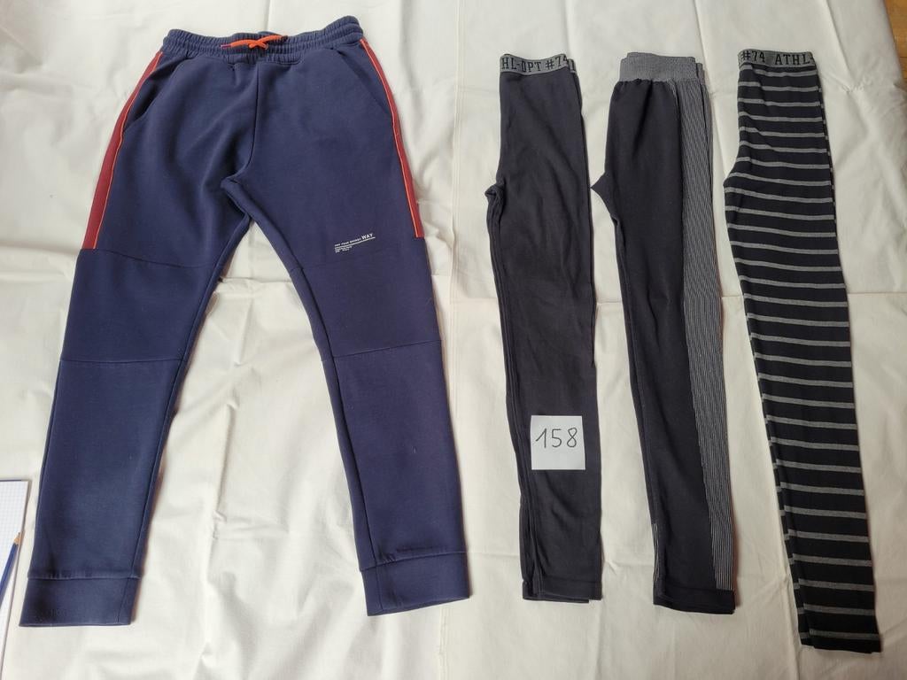 T158 pantalon training bleu + 3 collants sport noirs, Enlèvement ou Envoi, Comme neuf, Garçon ou Fille, Vêtements de sport ou Maillots de bain