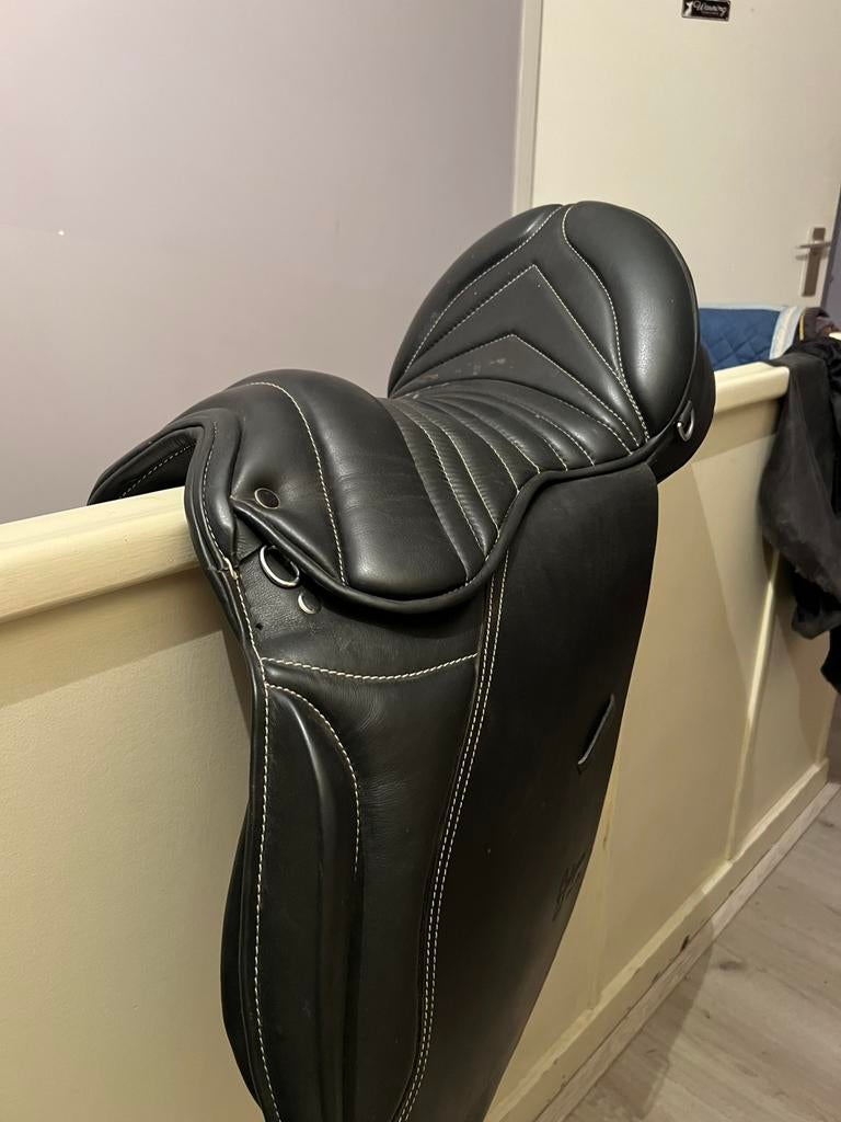 Zadel in perfecte staat 17 inch, Animaux & Accessoires, Chevaux & Poneys | Selles, Neuf, Enlèvement