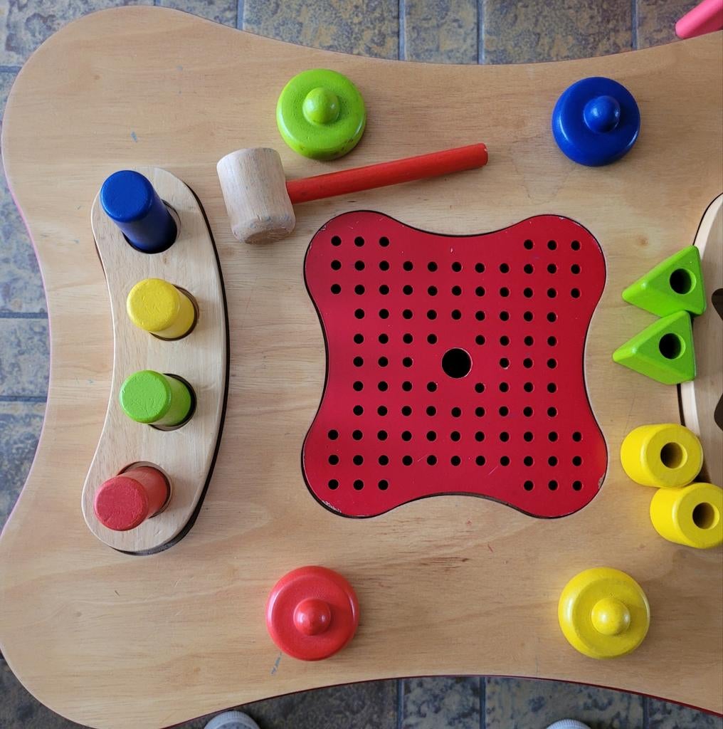 Houten speeltafel: ontdekken van vormen en kleuren, Enlèvement, Utilisé