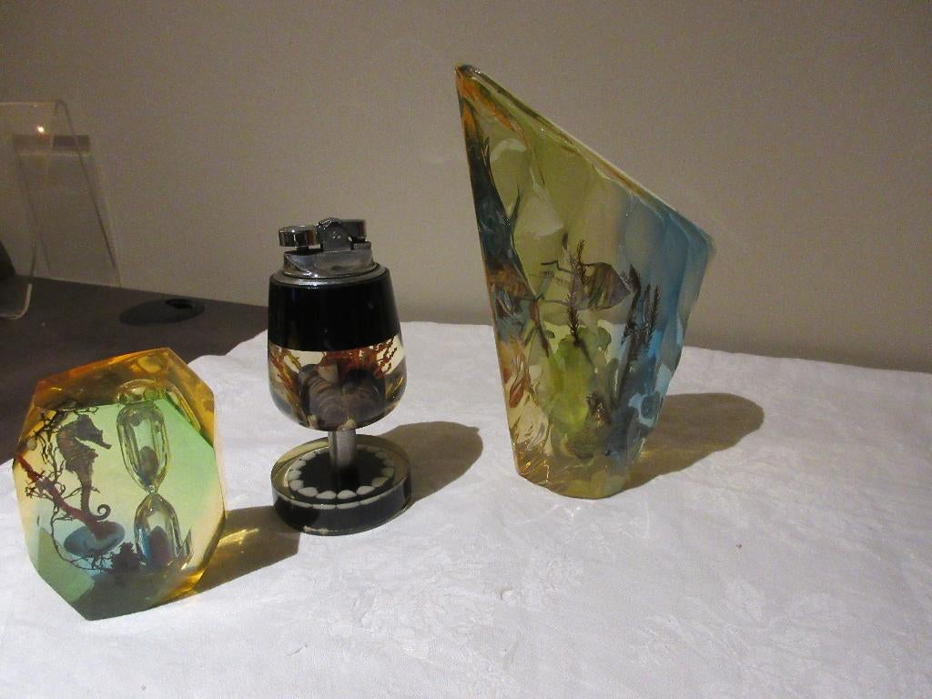 Vintage kitsch lucite onderwaterlandschap met vis acrylic, Verzamelen, Retro, Ophalen
