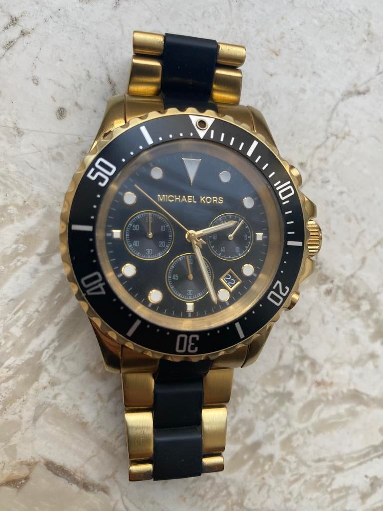 Montre Michele Kors pour homme, Enlèvement