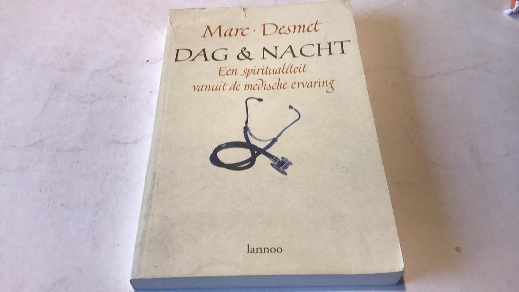 M. Desmet - Dag en nacht(;), Ophalen of Verzenden, Gelezen, M. Desmet