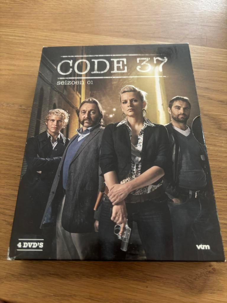 Code 37 seizoen 1, Cd's en Dvd's, Ophalen, Vanaf 16 jaar, Boxset, Zo goed als nieuw