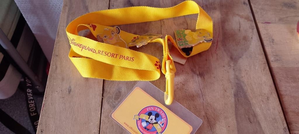 Lion king lanyard met 4 pins, Ophalen of Verzenden, Zo goed als nieuw