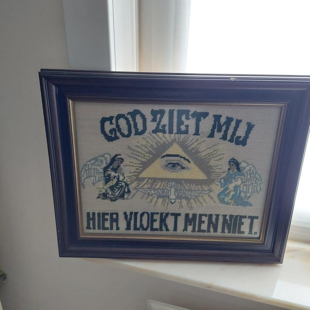 Kader met opschrift God ziet mij ,hier vloekt men niet, Enlèvement