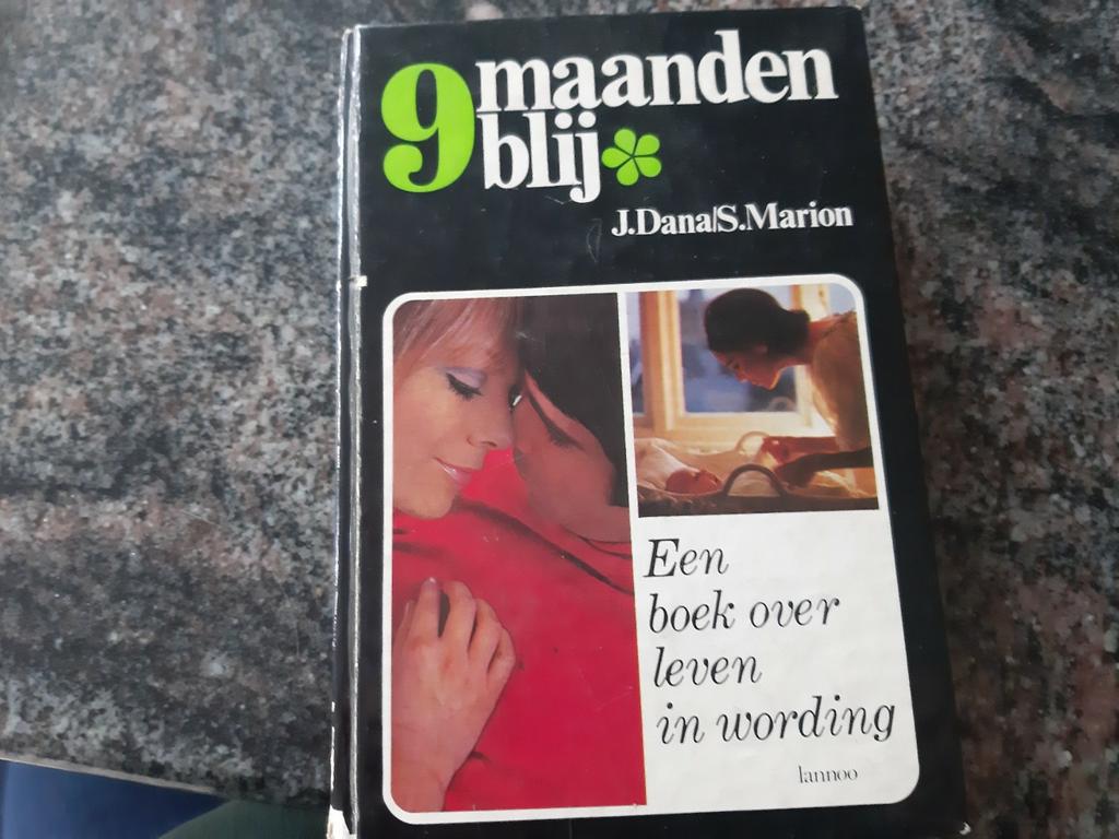 Boek 9 maanden blij, Ophalen of Verzenden, Zo goed als nieuw