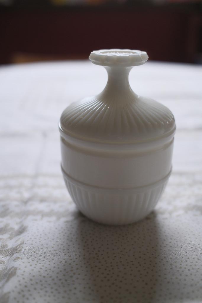 Bonbonnière blanche opaline de foire UNIQUE, Enlèvement ou Envoi