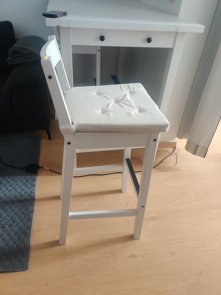 Petit table IKEA à manger avec deux chaises, Maison & Meubles, Enlèvement ou Envoi, Comme neuf