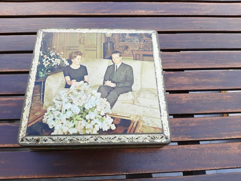 Boîte en métal Delacre avec Albert et Paola, Enlèvement ou Envoi, Comme neuf