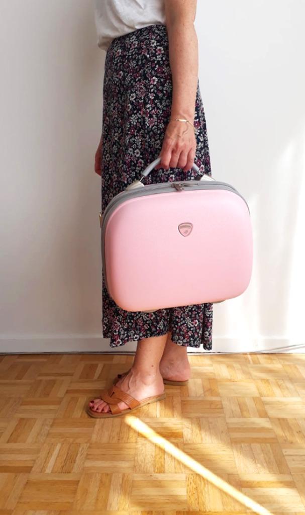 Valise avec Sangle - Valisette, Neuf, 35 à 45 cm, Enlèvement ou Envoi, Transformable en Sac à dos
