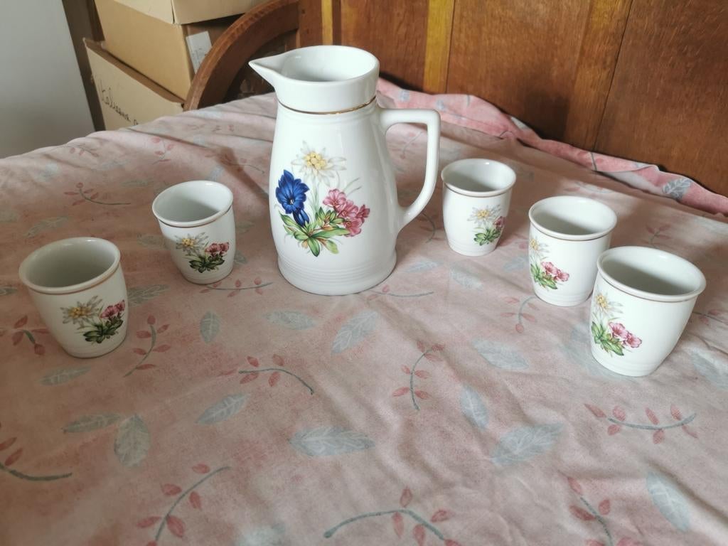Bel ensemble ancien composé d'une cruche et de 5 tasses en p, Antiquités & Art, Enlèvement ou Envoi