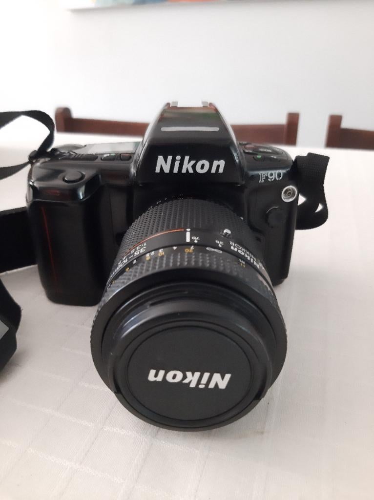 Nikon F90 met nikkor-lenzen, flits en opbergtas, Enlèvement ou Envoi, Utilisé, Reflex miroir, Nikon