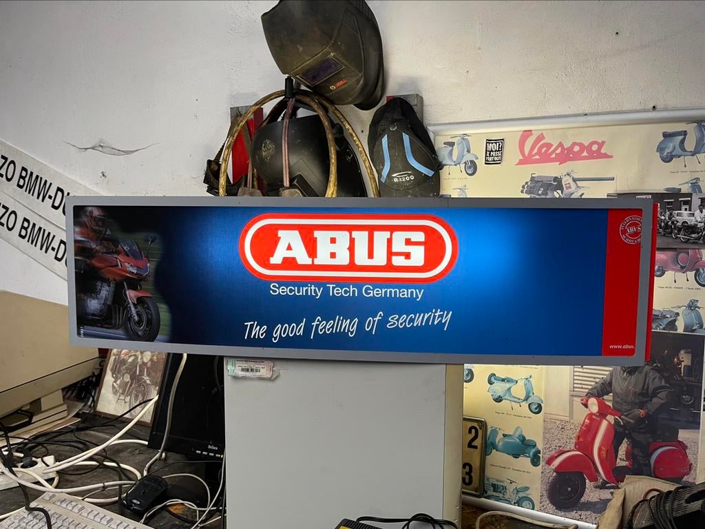 Enseigne lumineuse Abus avec bandeau interchangeable, Enlèvement, Comme neuf