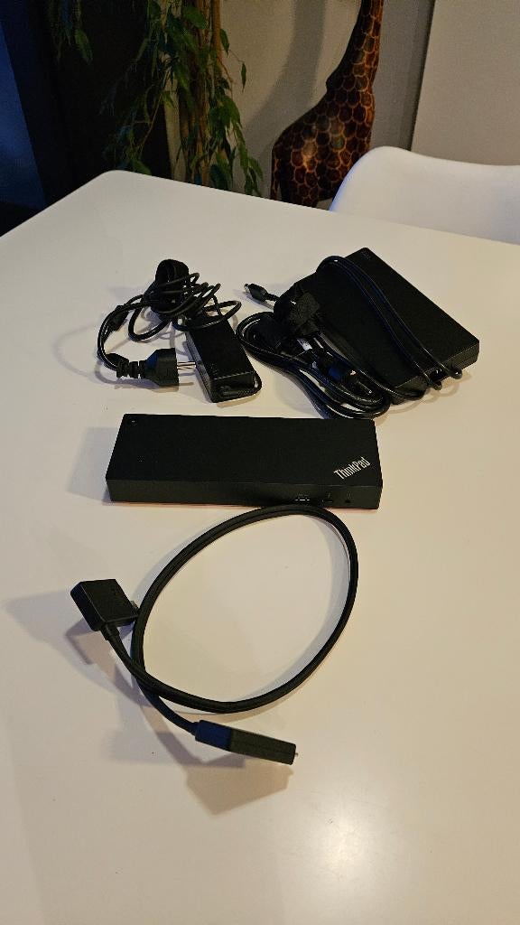 Lenovo ThinkPad Thunderbolt 3 Workstation Dock, Enlèvement ou Envoi, Utilisé, Station d'accueil, Portable