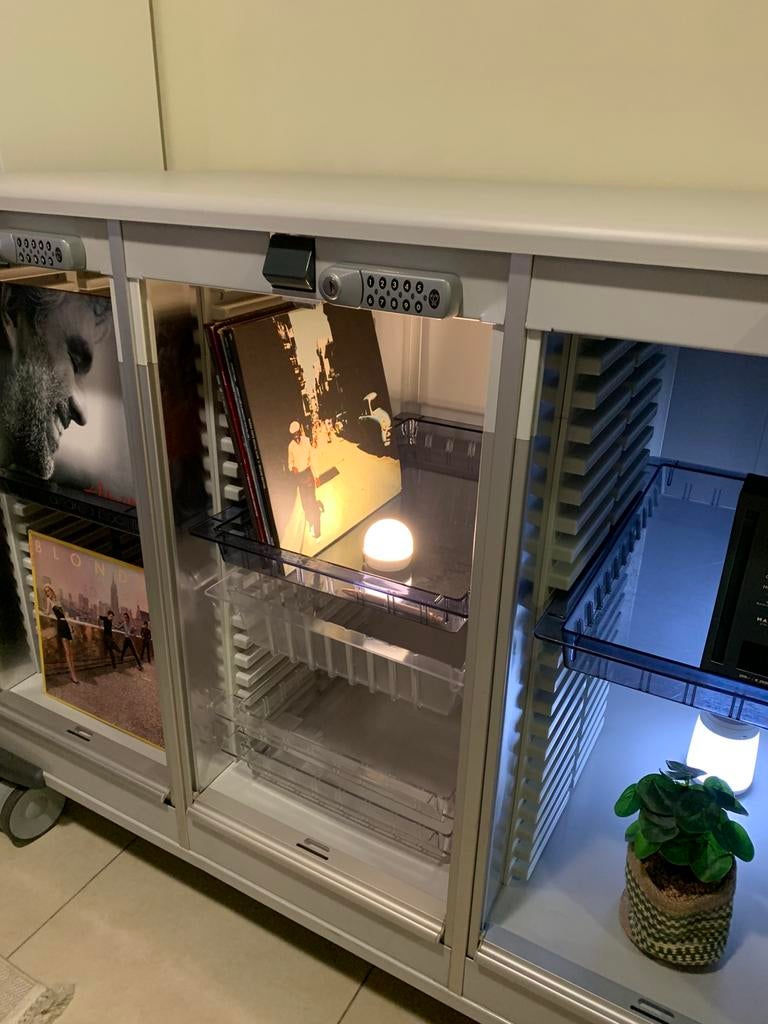 Kast met roldeuren en cijferslot, Huis en Inrichting, Kasten | Roldeurkasten en Archiefkasten, Ophalen, Zo goed als nieuw