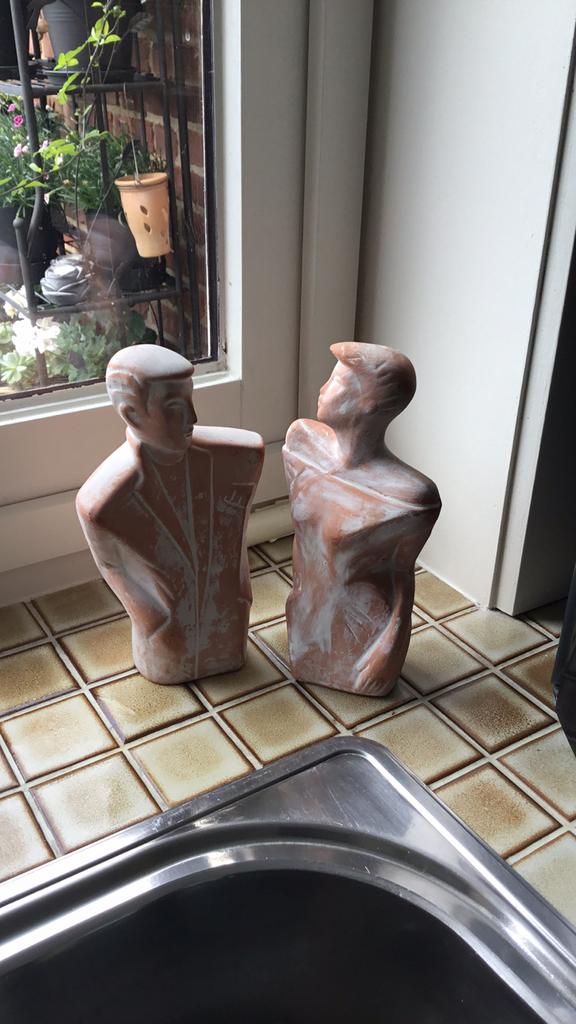 2 beeldjes man en vrouw, Ophalen of Verzenden