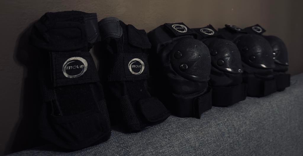 SET 3 ZWARTE SKATEBOARDPADS VOOR KINDEREN, Verstelbaar, Kinderen, Ophalen of Verzenden, Zo goed als nieuw