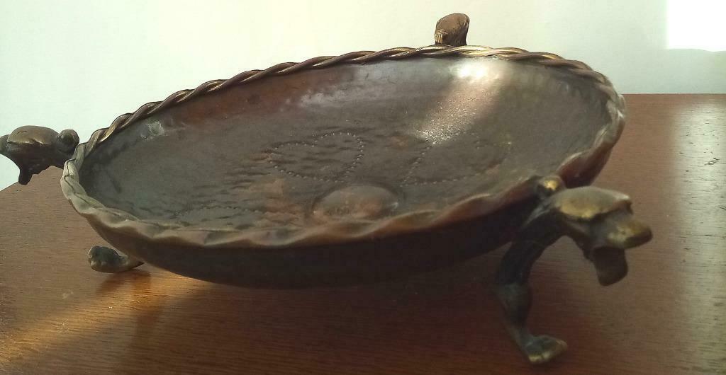 KOPER fruitschaal : 30 cm op pootjes: handgeslagen : goede c, Antiek en Kunst, Ophalen of Verzenden, Koper