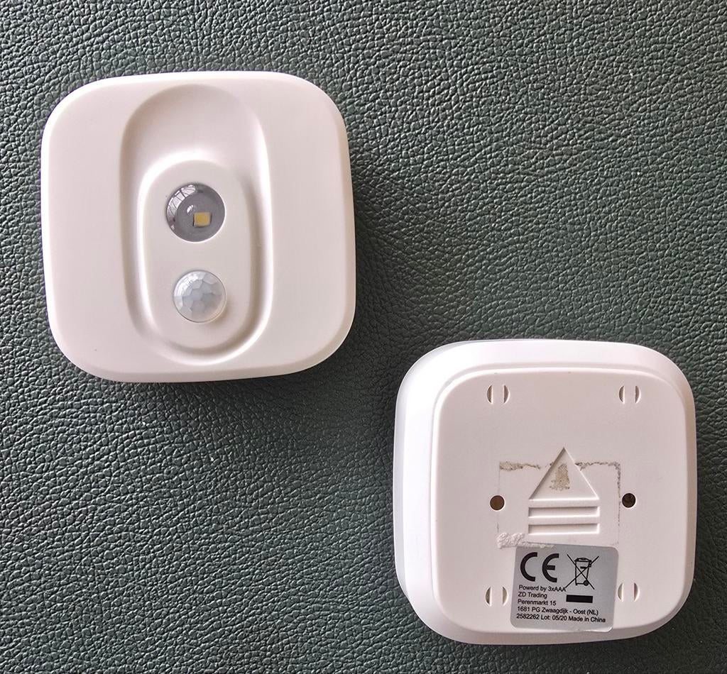 2 Wandverlichting met sensor op batterij, Ophalen of Verzenden, Gebruikt, Kunststof