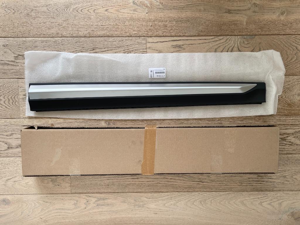 OEM BMW X3 F25 X4 F26 NEW 51137352556 Stootlijst voor rechts, Ophalen of Verzenden, Nieuw, BMW