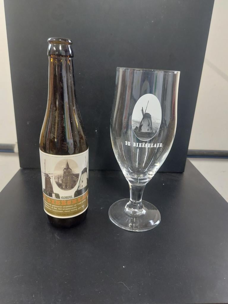 Bouteille de bière avec verre assorti de Bieëselaer, Collections, Enlèvement ou Envoi, Neuf, Verre à bière