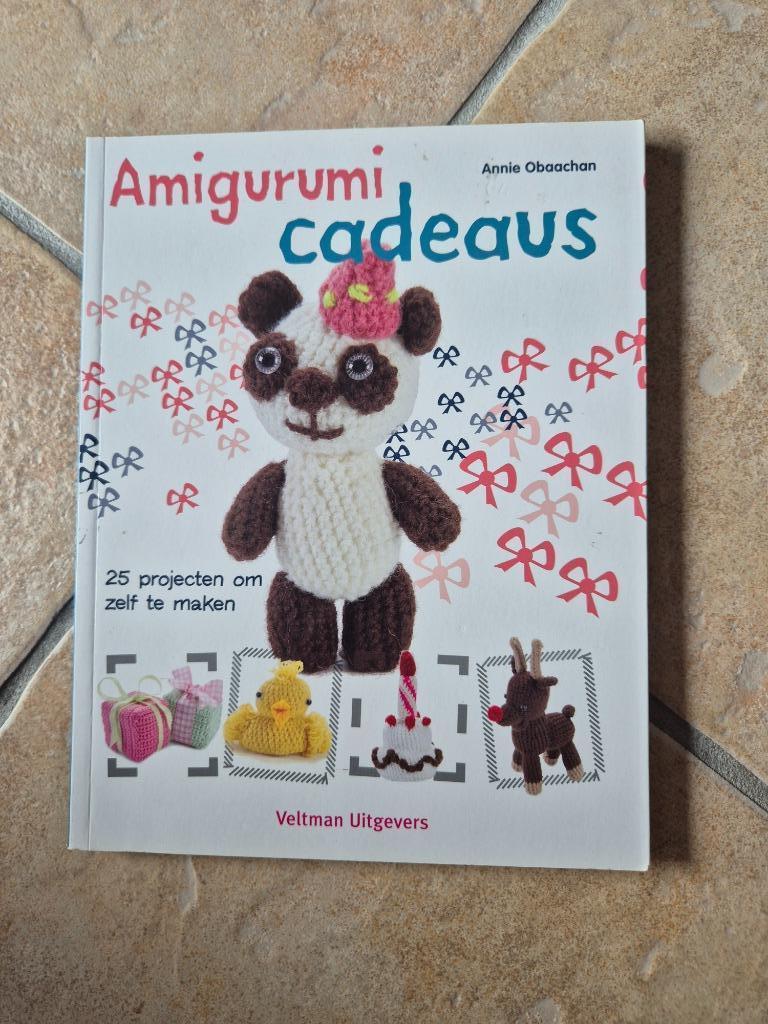 Annie Obaachan - Amigurumi cadeaus, Hobby en Vrije tijd, Breien en Haken, Ophalen of Verzenden, Zo goed als nieuw, Breien of Haken