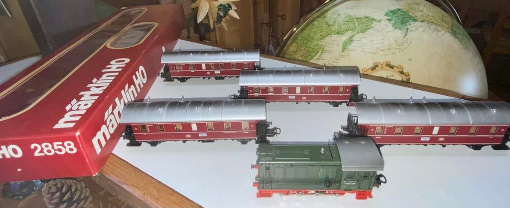 Coffret locomotive et wagons de voyageurs marklin 2858., Enlèvement ou Envoi, Comme neuf, Locomotive