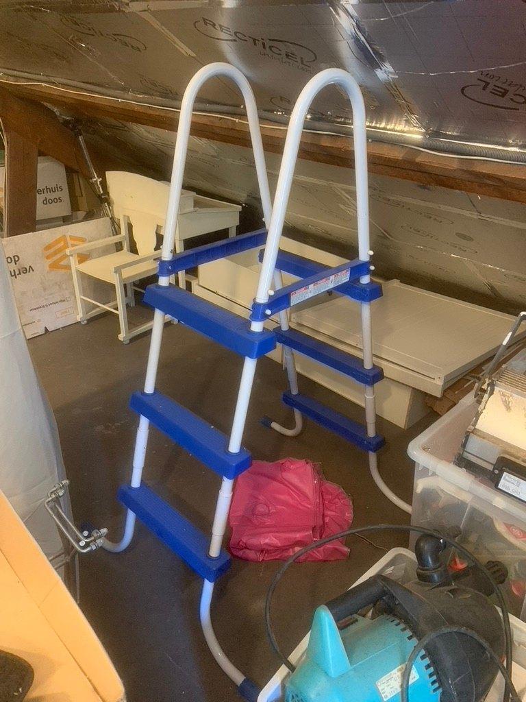 Zwembadtrap en voetenbad voor opzetbaden, Ophalen, Zo goed als nieuw, Ladder