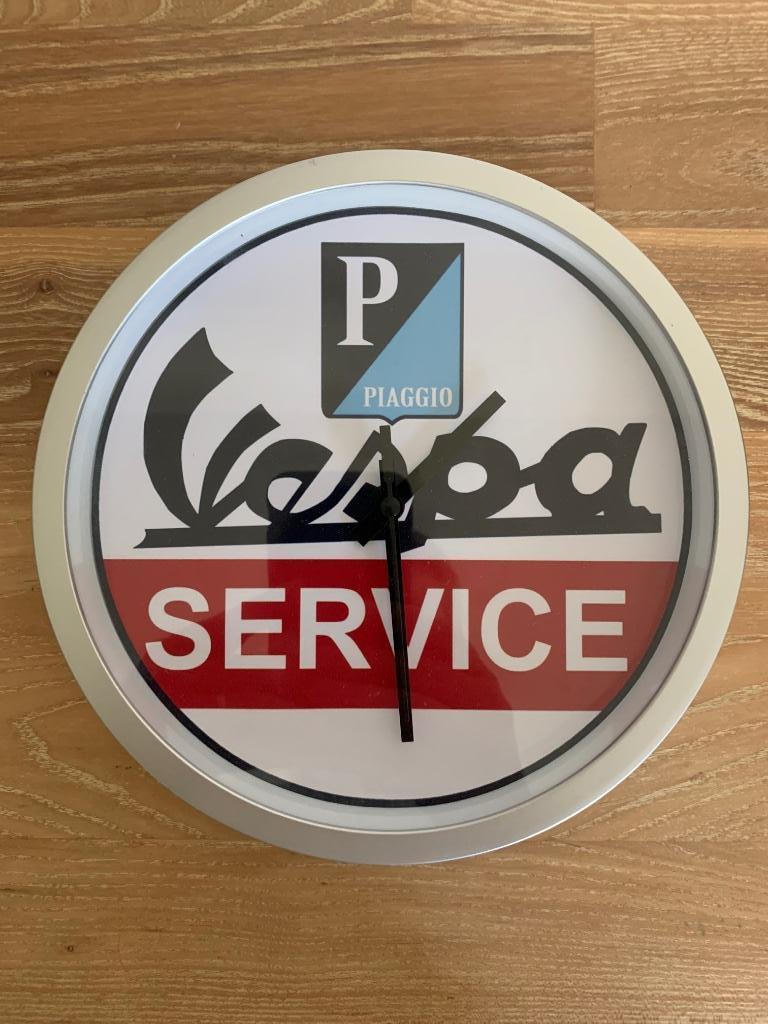 Decoratieve wandklok Vespa Service Piaggio, Antiek en Kunst, Ophalen of Verzenden