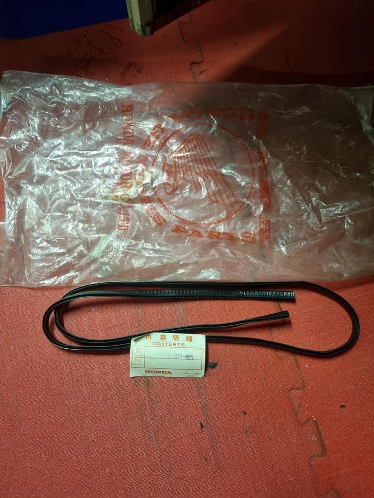 Voorbumperafdichting honda accord 80-84 62591671801, Ophalen of Verzenden, Voor, Honda