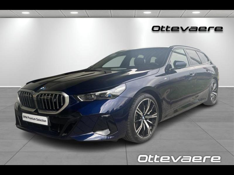 BMW i5 Touring, Auto's, BMW, Automaat, Zwart, 340 pk, https://public.car-pass.be/vhr/8d75de10-1af2-4656-bfc4-44bbcbabf485
