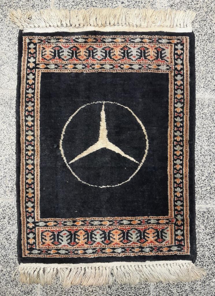 Tapijtje met logo Mercedes 50*62cm, Geknoopt klassiek, Minder dan 50 cm, Gebruikt, 50 tot 100 cm