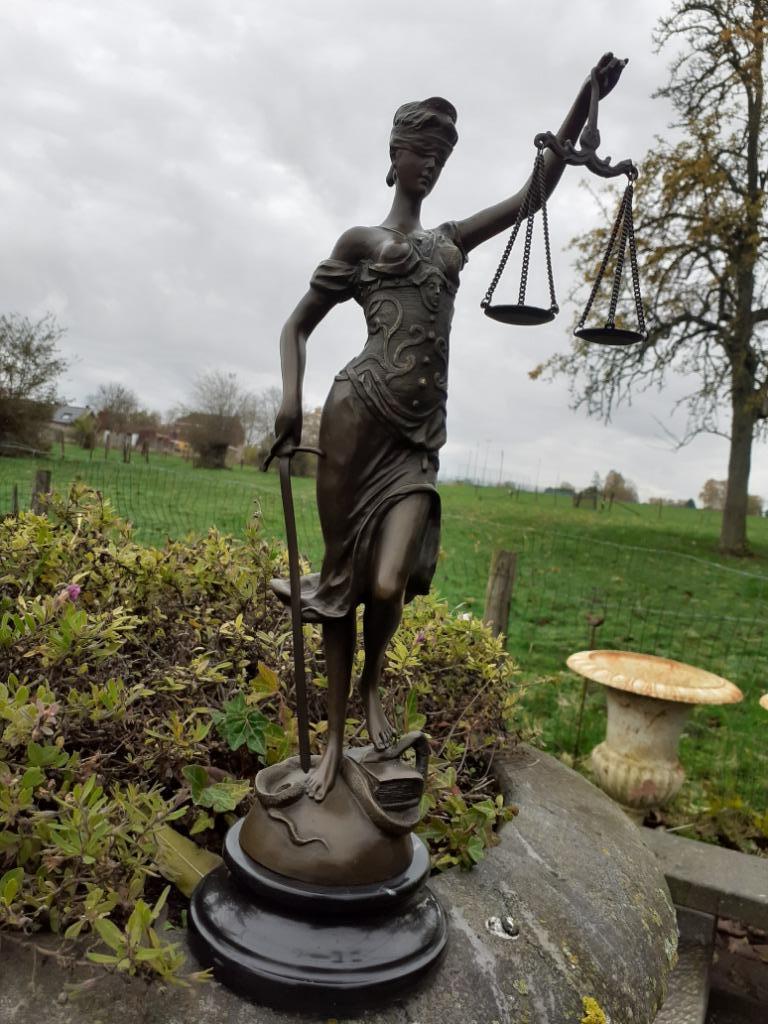 Superbe statue en bronze sur socle en marbre (lady justice), Enlèvement ou Envoi, Bronze