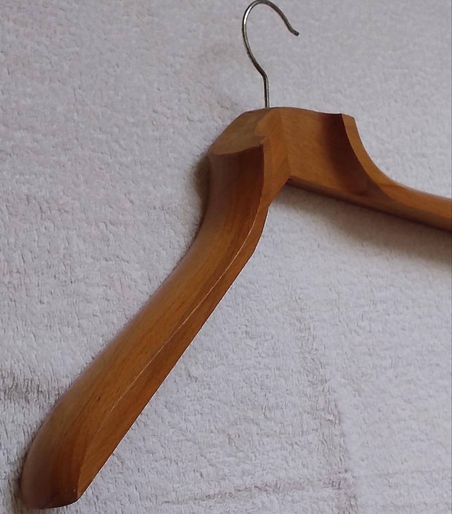 Cintre vintage en bois laqué, model large et luxueux, Vêtements | Femmes, Cintres, Enlèvement ou Envoi, Bois