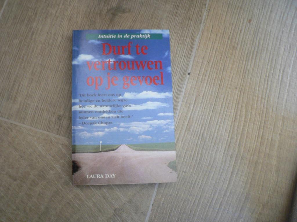 durf te vertrouwen op je gevoel  Laura Day, Livres, Psychologie, Enlèvement ou Envoi, Psychologie cognitive, Comme neuf, Laura Day