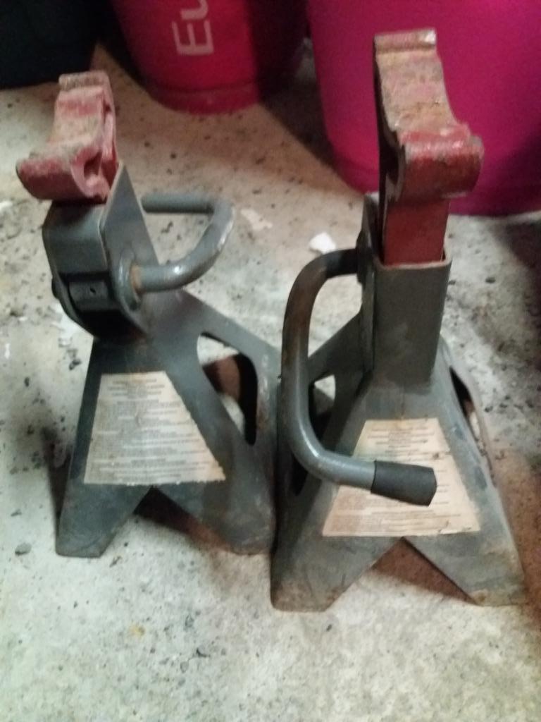deux chandelles de levage 2 tonnes à crémaillère, Enlèvement